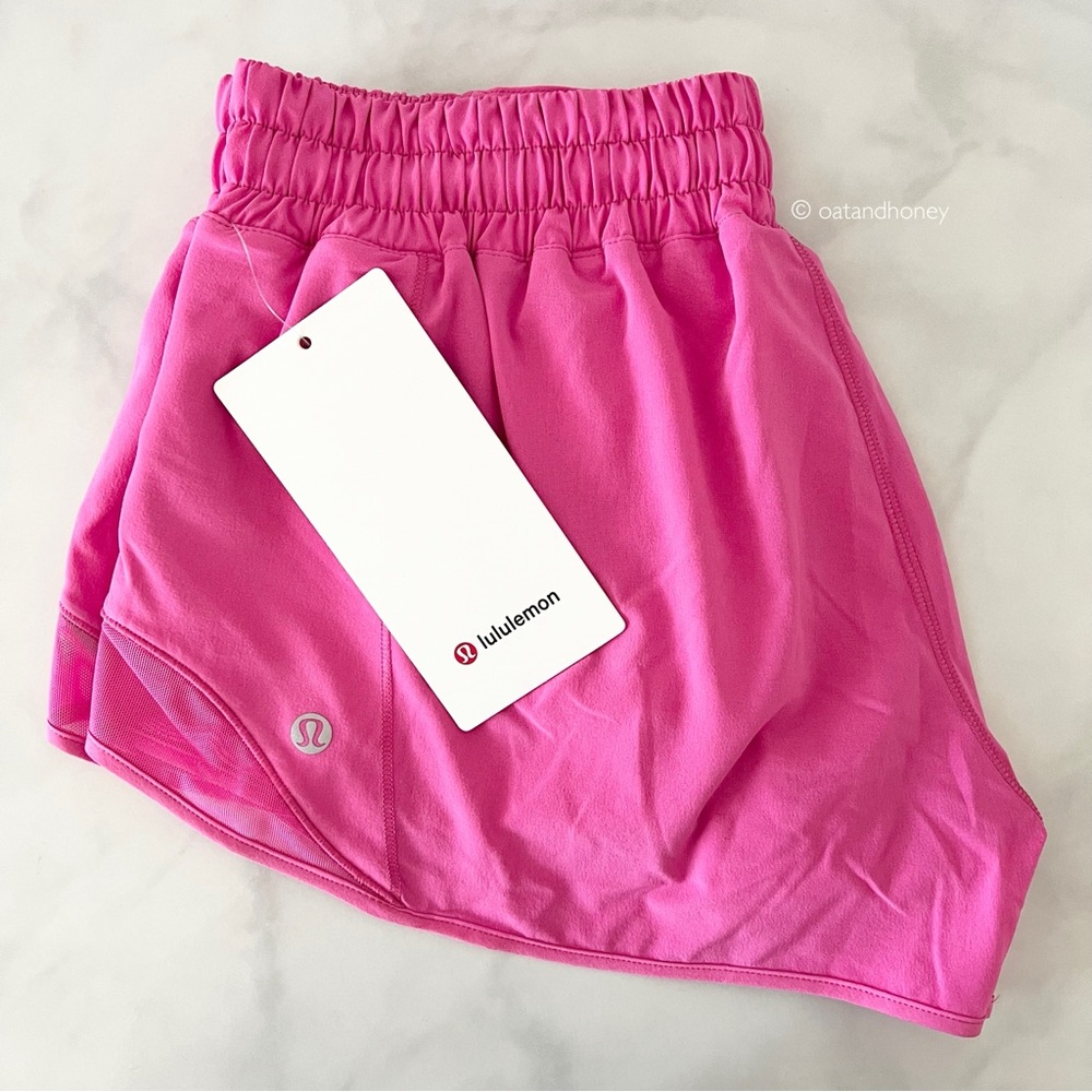 lululemon Hotty Hot Low-Rise Lined Shorts 2.5”